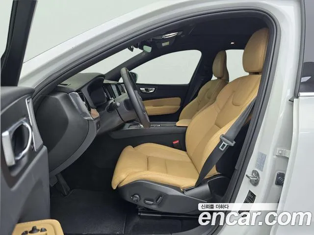 Volvo XC60 2023 thumb 6