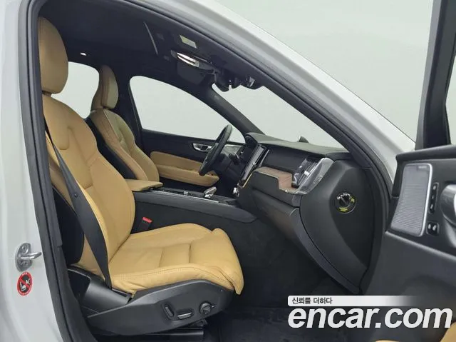Volvo XC60 2023 thumb 12