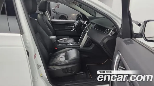 Land Rover Discovery Sport 2019 thumb 10