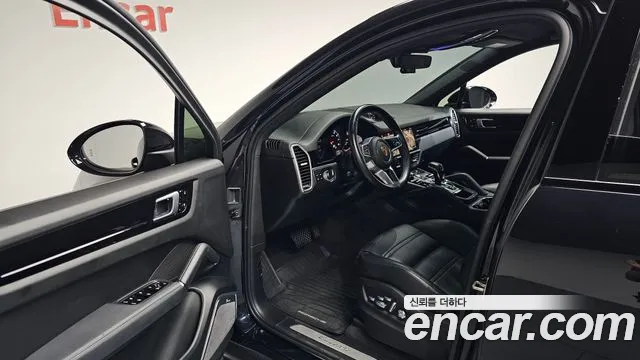 Porsche Cayenne 2021 thumb 9