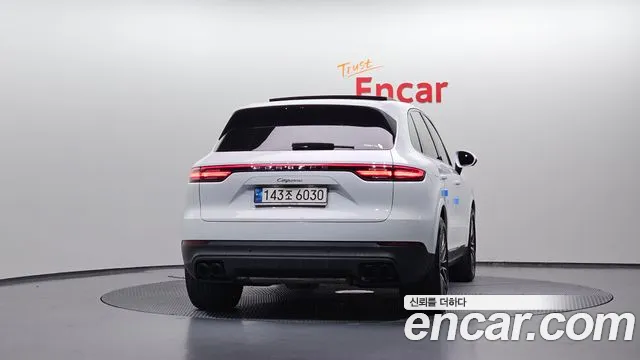 Porsche Cayenne 2021 thumb 4