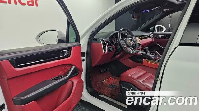 Porsche Cayenne 2021 thumb 10