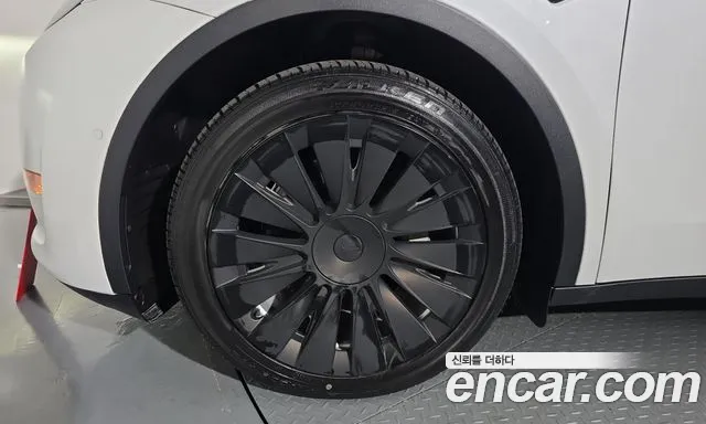 Tesla Model Y 2022 thumb 4