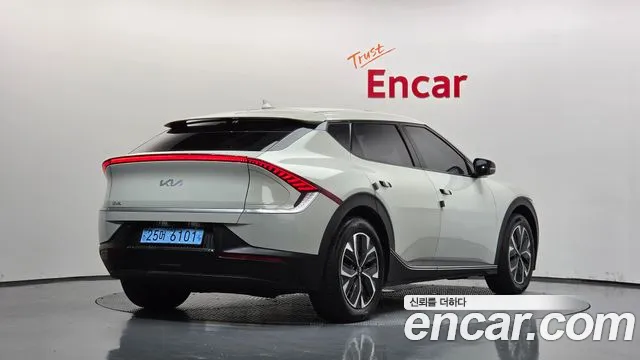 Kia EV6 2022 thumb 2
