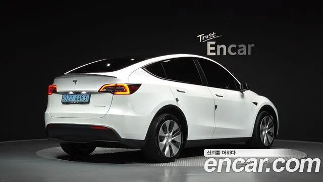 Tesla Model Y 2022 thumb 2