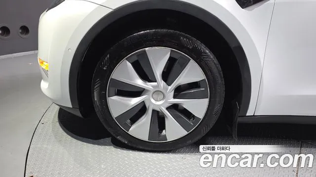 Tesla Model Y 2022 thumb 5