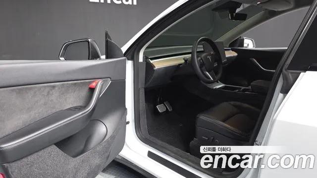 Tesla Model Y 2022 thumb 10
