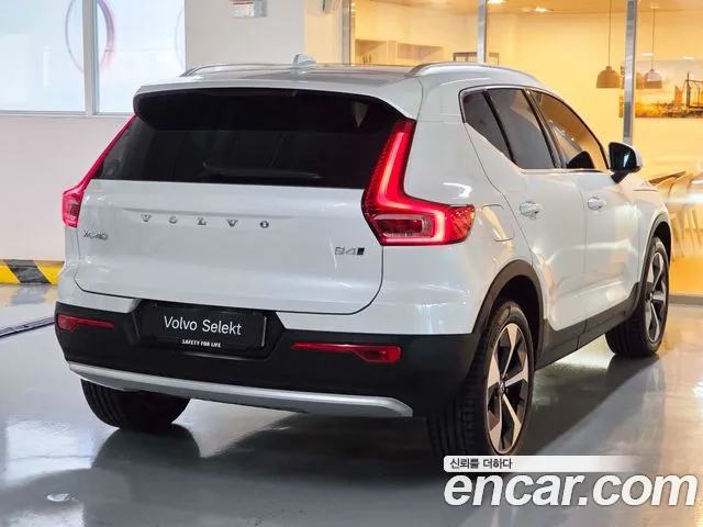 Volvo XC40 2025 thumb 2