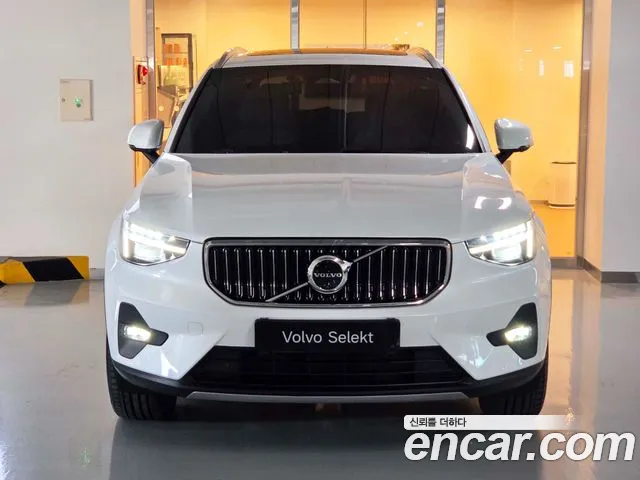 Volvo XC40 2025 thumb 3