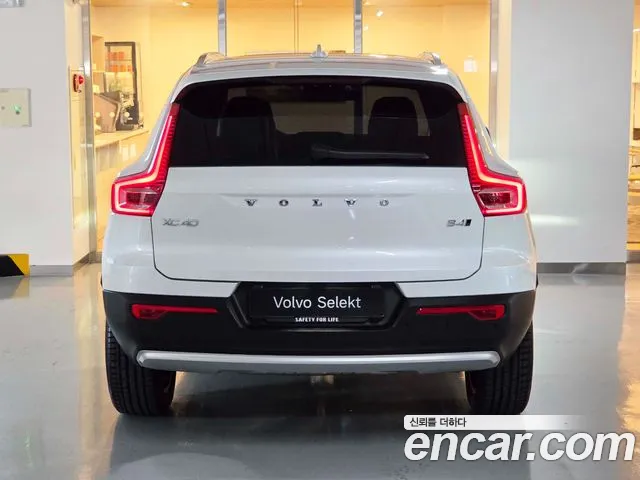 Volvo XC40 2025 thumb 4