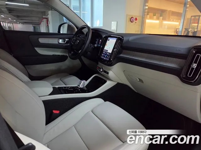 Volvo XC40 2025 thumb 10