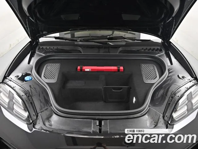 Porsche Macan 2025 thumb 6