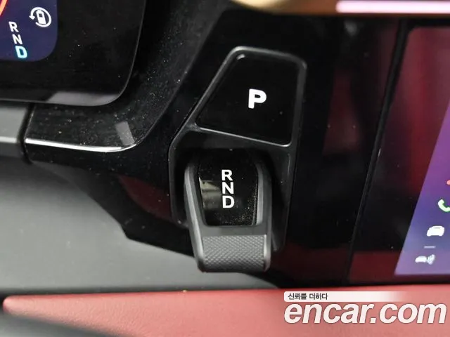 Porsche Macan 2025 thumb 9