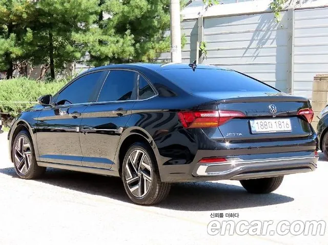 Volkswagen Jetta 2023 thumb 3