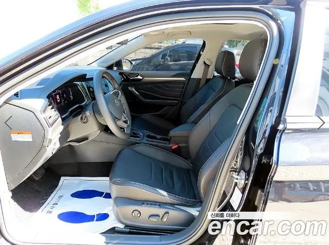 Volkswagen Jetta 2023 thumb 5