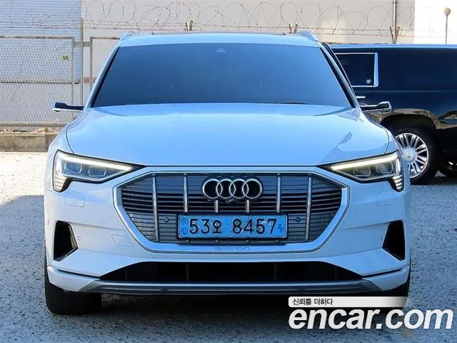 Audi e-tron 2021 thumb 2