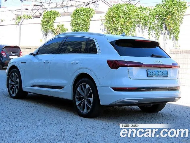 Audi e-tron 2021 thumb 3