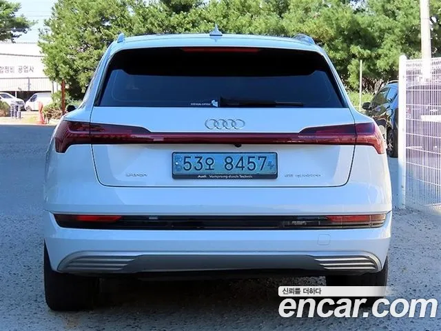 Audi e-tron 2021 thumb 4