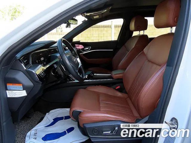 Audi e-tron 2021 thumb 5