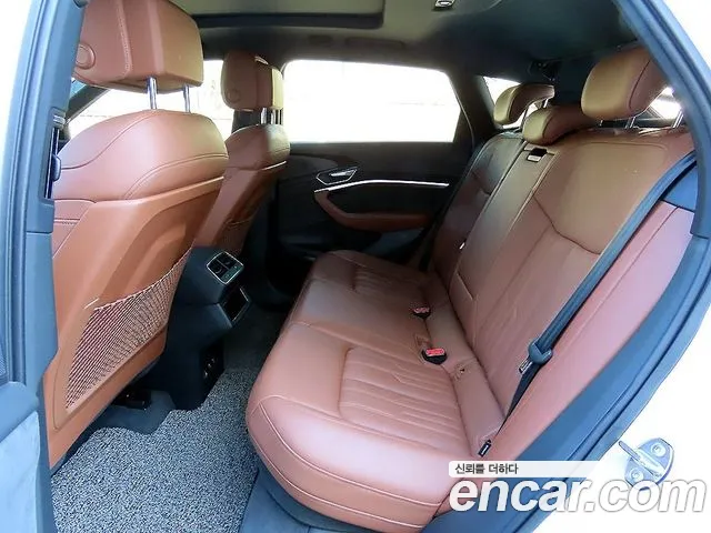 Audi e-tron 2021 thumb 6