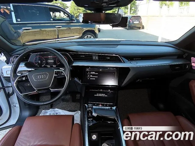 Audi e-tron 2021 thumb 7