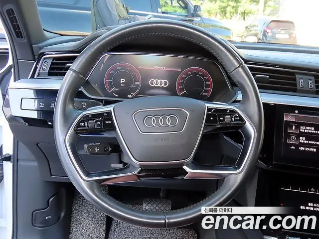 Audi e-tron 2021 thumb 8