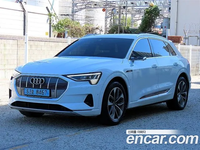 Audi e-tron 2021 thumb 11