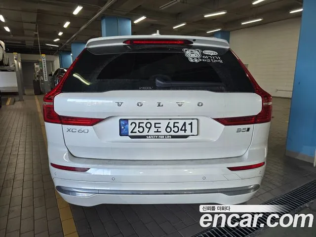 Volvo XC60 2024 thumb 3