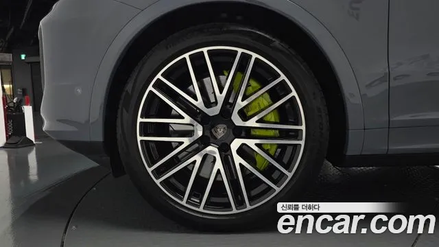 Porsche Cayenne 2025 thumb 4