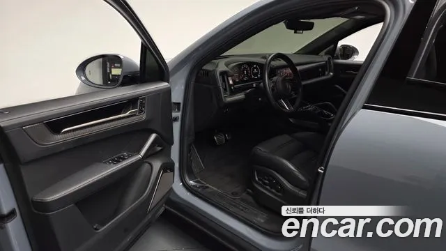 Porsche Cayenne 2025 thumb 9