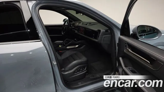 Porsche Cayenne 2025 thumb 10