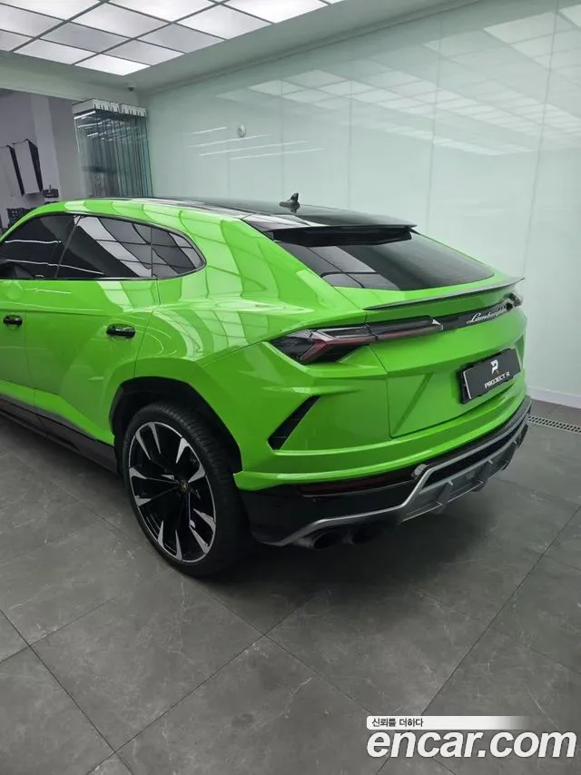 Lamborghini Urus 2021 thumb 2