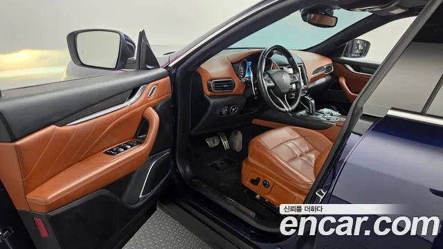 Maserati Levante 2019 thumb 10