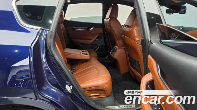 Maserati Levante 2019 thumb 12