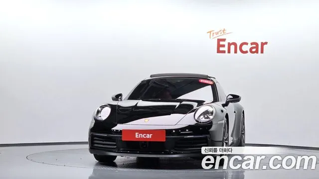 Porsche 911 2021 thumb 2