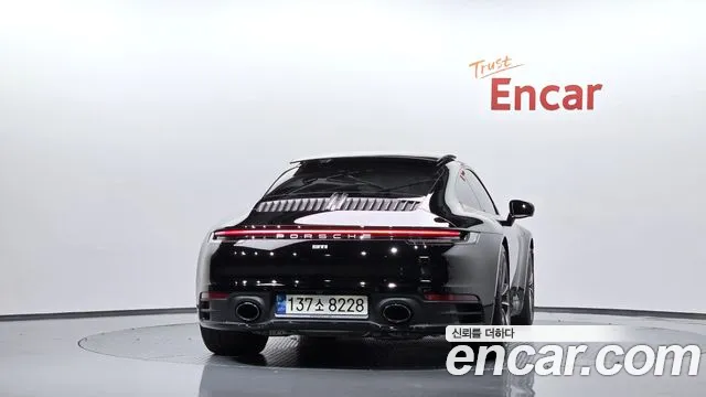 Porsche 911 2021 thumb 3