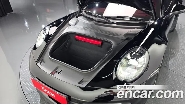 Porsche 911 2021 thumb 5