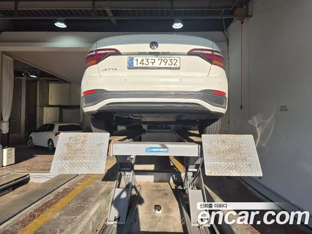 Volkswagen Jetta 2023 thumb 2