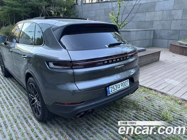 Porsche Cayenne 2024 thumb 2