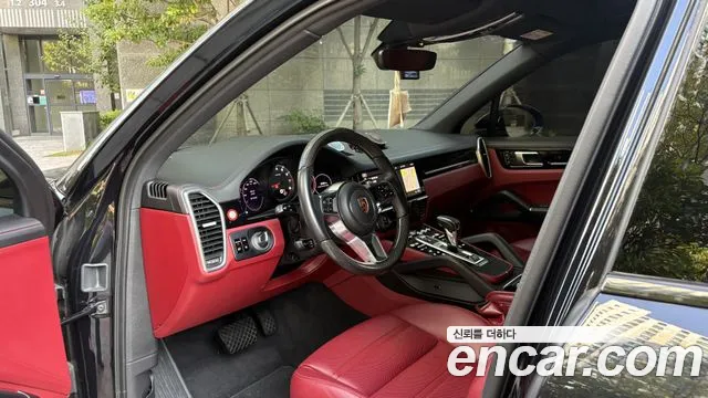 Porsche Cayenne 2021 thumb 2