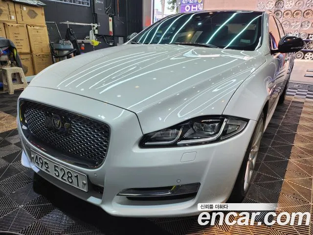 Jaguar XJ 2019 thumb 2