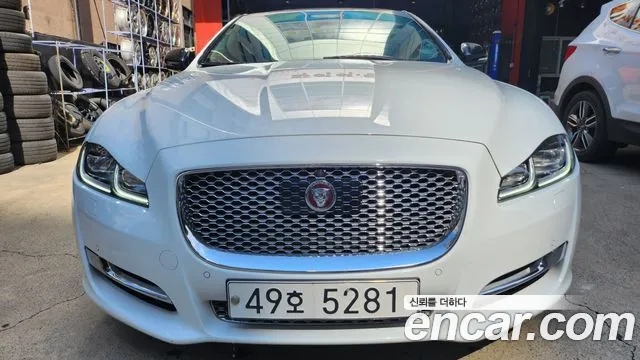 Jaguar XJ 2019 thumb 3