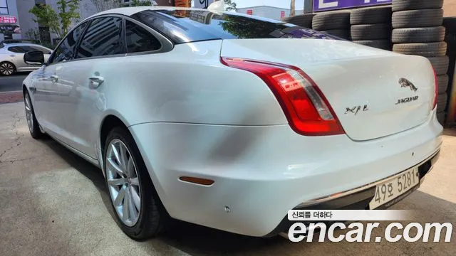 Jaguar XJ 2019 thumb 4