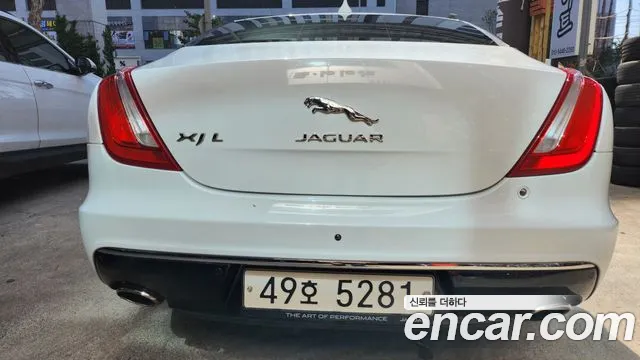 Jaguar XJ 2019 thumb 5