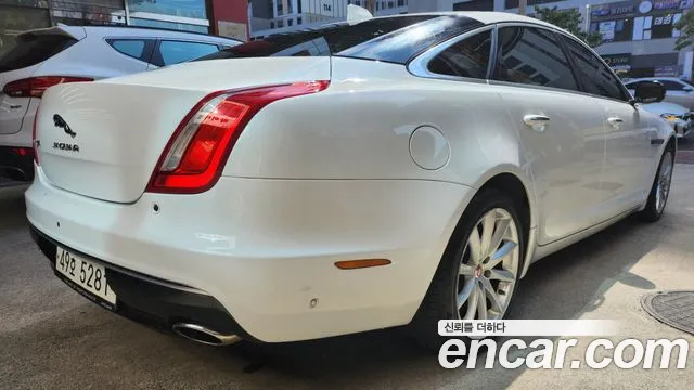 Jaguar XJ 2019 thumb 6
