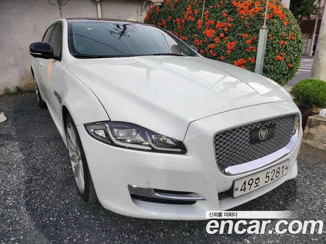 Jaguar XJ 2019 thumb 12