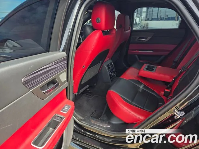 Jaguar XF 2019 thumb 12