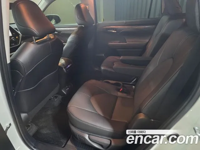 Toyota Highlander 2025 thumb 6