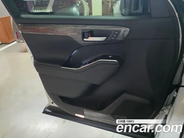 Toyota Highlander 2025 thumb 10