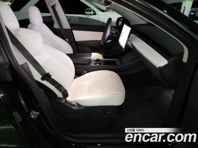 Tesla Model Y 2021 thumb 2